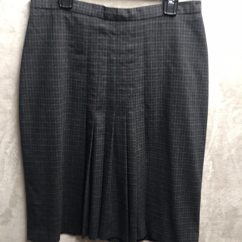 Hillary & Hanson Stretch Skirt with Front Pleat Down The Front - Size 10